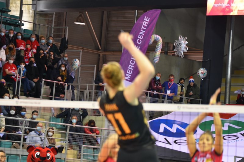 L'équipe féminine de volley-ball de VakıfBank a battu la représentante de la France ASPTT Mulhouse
