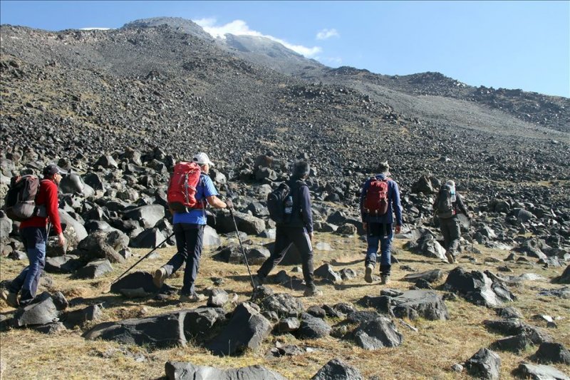 Monté des randonneurs au Mont Agri