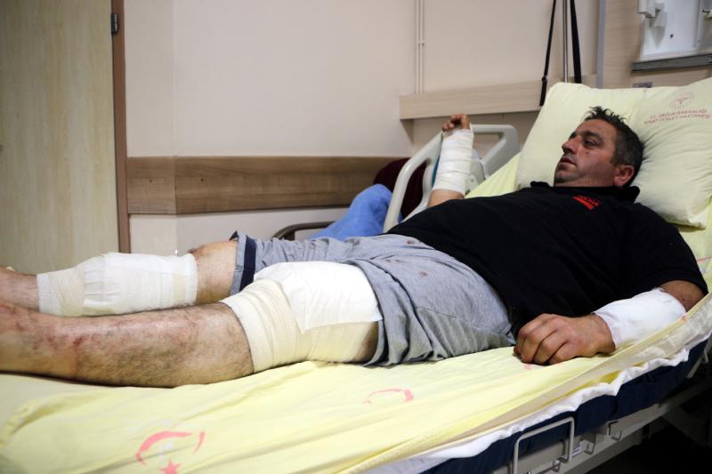 Le fermier Şener Yıldız (45 ans), qui a été attaqué par un ours dans le jardin de sa maison à Tokat et a été soigné à l'hôpital