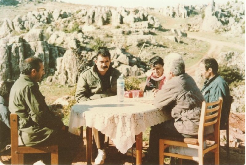 Chef terroriste Öcalan avec Doğu Perinçek
