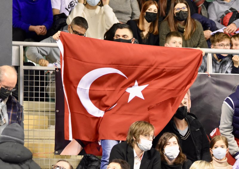 Drapeau turc lors de la rencontre entre l'équipe de VakıfBank et ASPTT Mulhouse