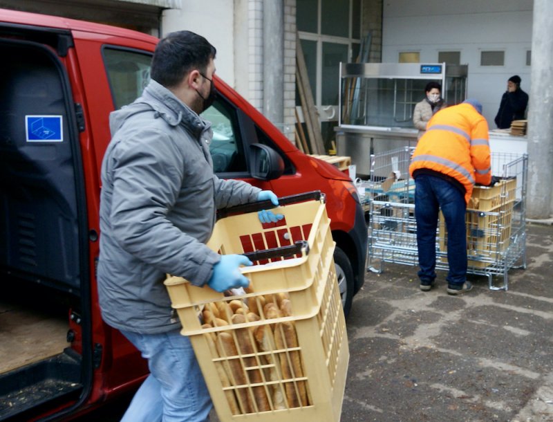 les premières baguettes de fabrication Boulangerie de Vauban de la famille Beyaz ont été livrés aux restos du cœur de Mulhouse
