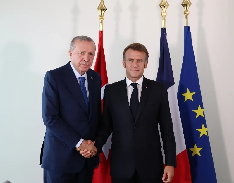Le président Erdogan rencontre son homologue français Macron à New York, aux États-Unis, et souligne l'importance du dialogue avec la France.
